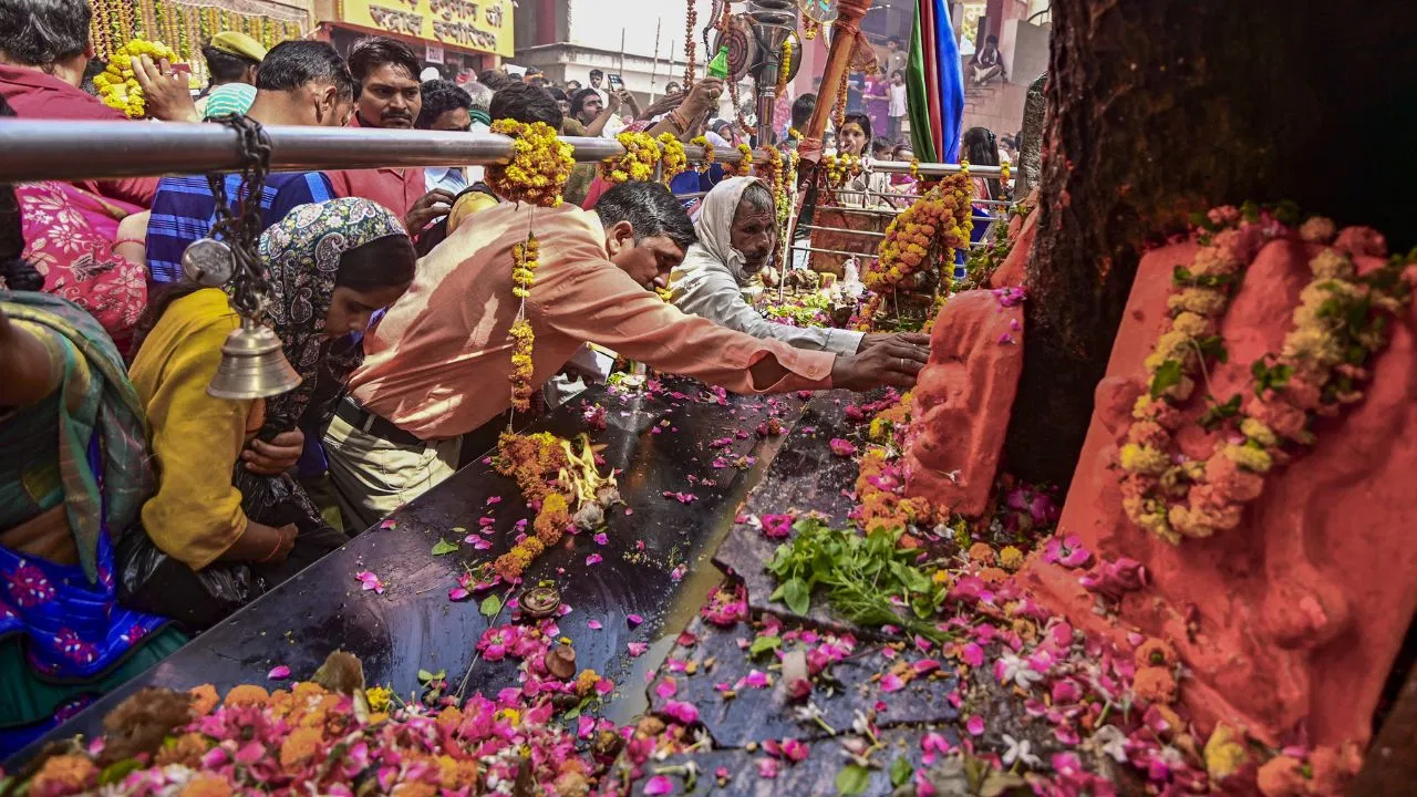5th Bada Mangal 2026: पांचवें बड़े मंगल पर हनुमान जी को लगाएं इन चीजों का भोग; खुल जाएंगे आपके भाग्य के द्वार