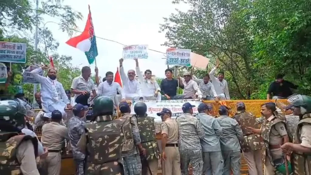 Seoni News: मुख्यमंत्री से मिलने की जिद पर अड़े कांग्रेस विधायक रजनीश सिंह ठाकुर, पुलिस ने किया गिरफ्तार