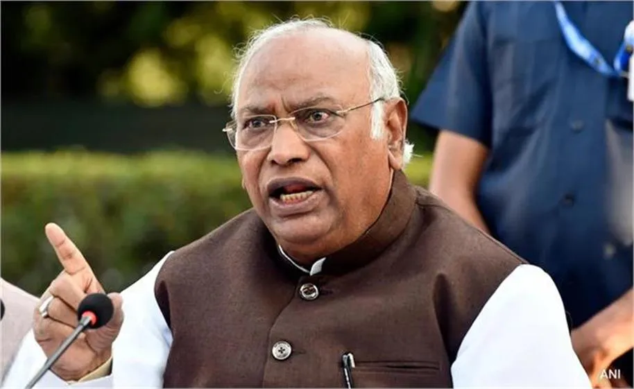 Kharge vs PM Modi: ‘कहां गया 56 इंच का सीना?’ पीएम मोदी के तंज पर मल्लिकार्जुन खड़गे का तीखा पलटवार