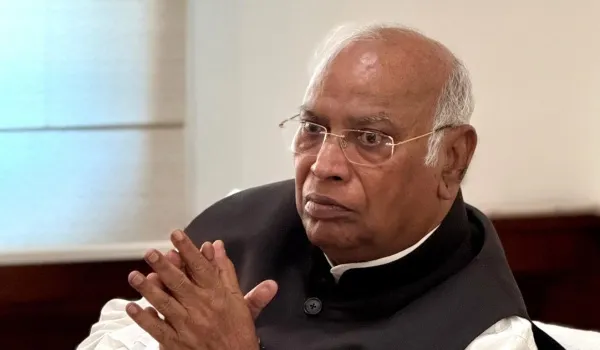 Kharge vs PM Modi: ‘कहां गया 56 इंच का सीना?’ पीएम मोदी के तंज पर मल्लिकार्जुन खड़गे का तीखा पलटवार