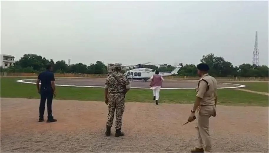 Viral Video: टीकमगढ़ में मंत्री जी की दौड़! CM मोहन के हेलीकॉप्टर में बैठने के लिए दिलीप अहिरवार ने लगाई फर्राटा दौड़