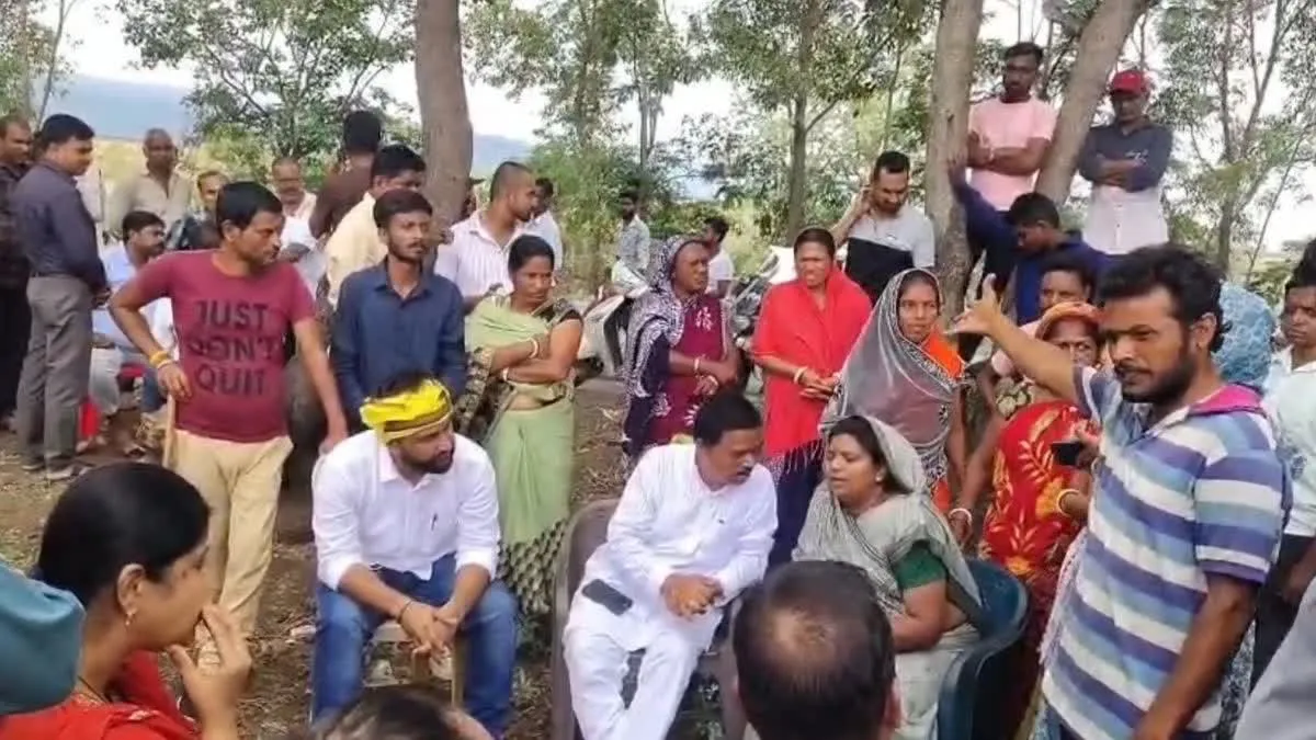 Surajpur News: मदनपुर में उद्यानिकी महाविद्यालय के लिए भूमि सीमांकन शुरू, ग्रामीणों के विरोध के बीच प्रशासनिक तैयारी