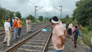 नरसिंहपुर में कलेजा कांपने वाली घटना! ट्रेन से कटकर मां-बेटी की मौत, सिर धड़ से अलग होने पर भी सीने से लिपटी रही मासूम