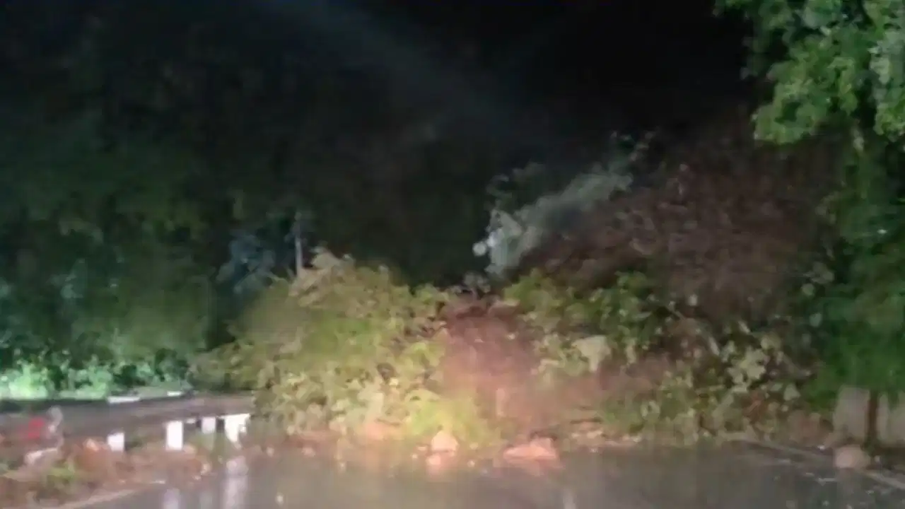 Uttarakhand Weather Update: पहाड़ों पर ‘आसमानी आफत’, भूस्खलन के कारण फंसे पर्यटक; जानें क्या है स्थिति