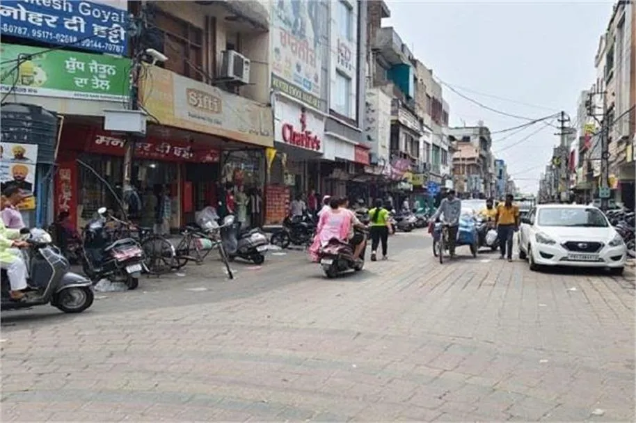 बठिंडा में बरनाला लाठीचार्ज के विरोध में ‘पंजाब बंद’ का व्यापक असर! मुख्य बाजार रहे बंद, सफाई सेवकों ने फूंका पुतला