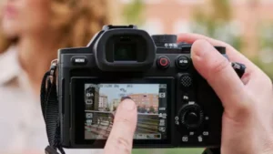 Sony RX10 V लॉन्च: 25x ऑप्टिकल ज़ूम और AI फीचर्स वाला दमदार कैमरा, जानें कीमत और खूबियां