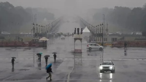 Delhi Weather Update: दिल्ली-NCR में झमाझम बारिश से मौसम हुआ सुहावना, IMD ने मानसून को लेकर दी ये बड़ी जानकारी