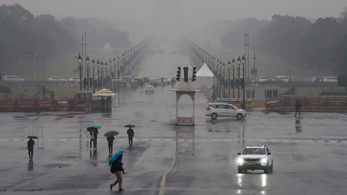 Delhi Weather Update: दिल्ली-NCR में झमाझम बारिश से मौसम हुआ सुहावना, IMD ने मानसून को लेकर दी ये बड़ी जानकारी