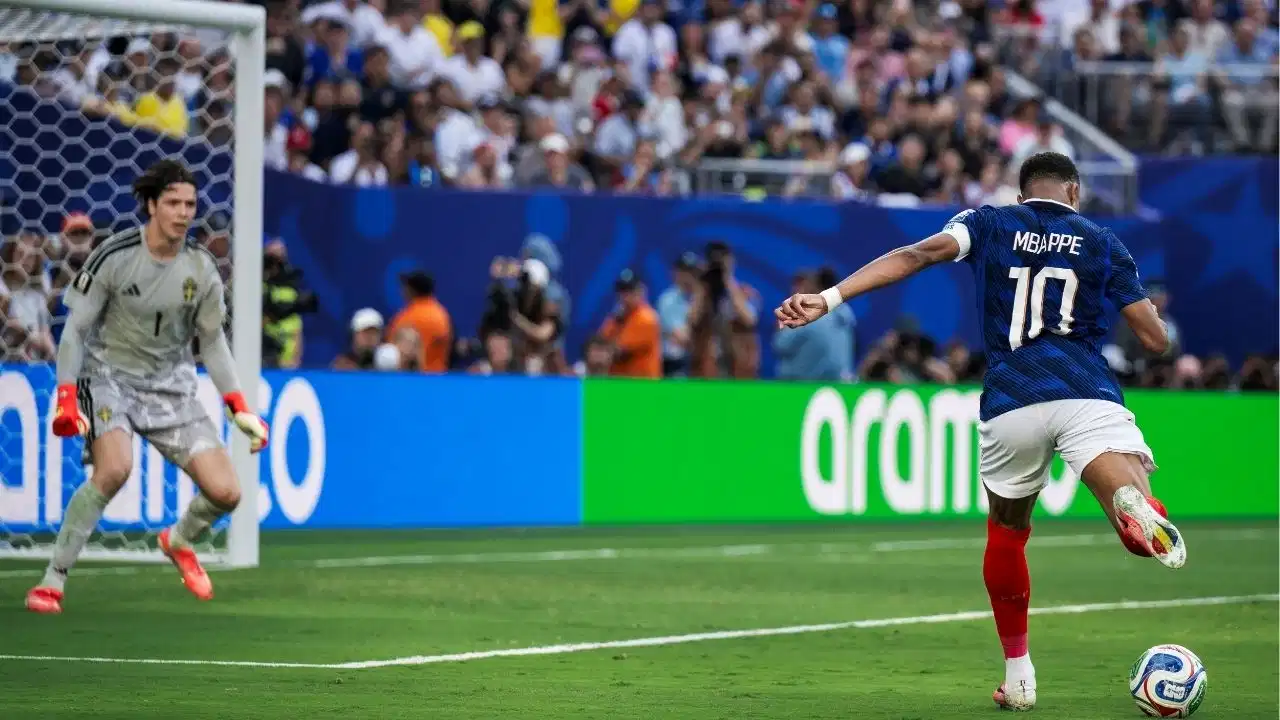 FIFA World Cup 2026: फाइनल मैच के मैदान की घास बिकेगी लाखों में, फीफा ने निकाला कमाई का अनोखा तरीका