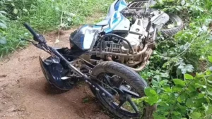 गुमला में बाकी नदी पुल के नीचे गिरी अनियंत्रित बाइक! 2 युवकों की दर्दनाक मौत, एक घायल; बिना हेलमेट में थे सवार