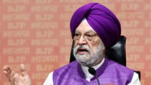 Crude Oil Prices: कच्चे तेल की कीमतों में गिरावट का पेट्रोल-डीजल पर असर, सरकार ने साफ की स्थिति