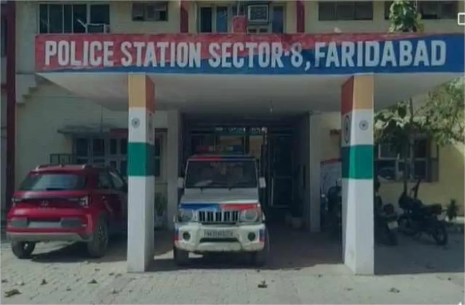 Faridabad Crime News: हथियारों की चोरी के आरोपी ने कबूला एक साल पुराना मर्डर, प्रेमिका के साथ मिलकर की थी चचेरे भाई की हत्या