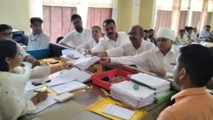 दतिया उपचुनाव: कांग्रेस प्रत्याशी कुंवर घनश्याम सिंह ने भरा नामांकन, जीतू पटवारी और उमंग सिंघार रहे मौजूद