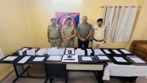 Indore Crime News: इंदौर के इलेक्ट्रॉनिक शोरूम में चोरी करने वाला शातिर चोर गिरफ्तार, नोएडा का पूर्व टैक्स असिस्टेंट निकला आरोपी