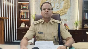 Jamshedpur Crime News: डबल डाउन बार चाकूबाजी मामला, पुलिस ने जब्त किए हथियार और वाहन; फरार आरोपियों की तलाश जारी
