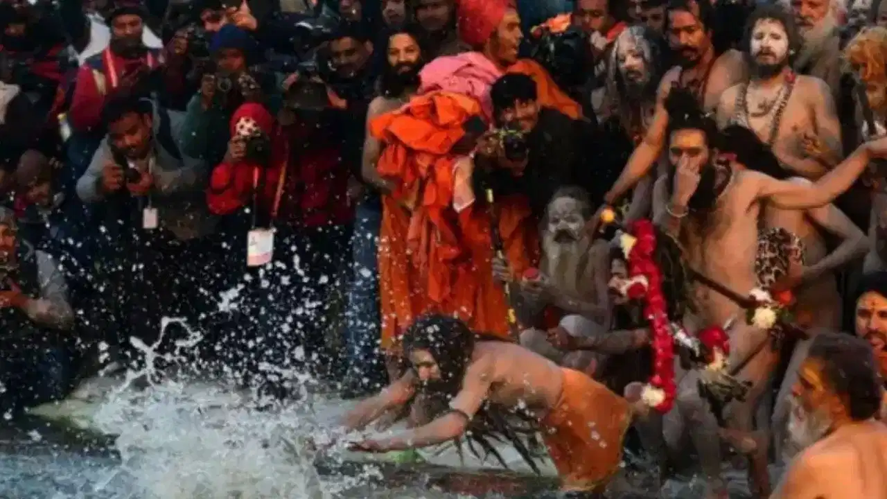 अखिल भारतीय अखाड़ा परिषद में वर्चस्व की लड़ाई तेज, असली संगठन बताने को लेकर आमने-सामने आए दोनों गुट