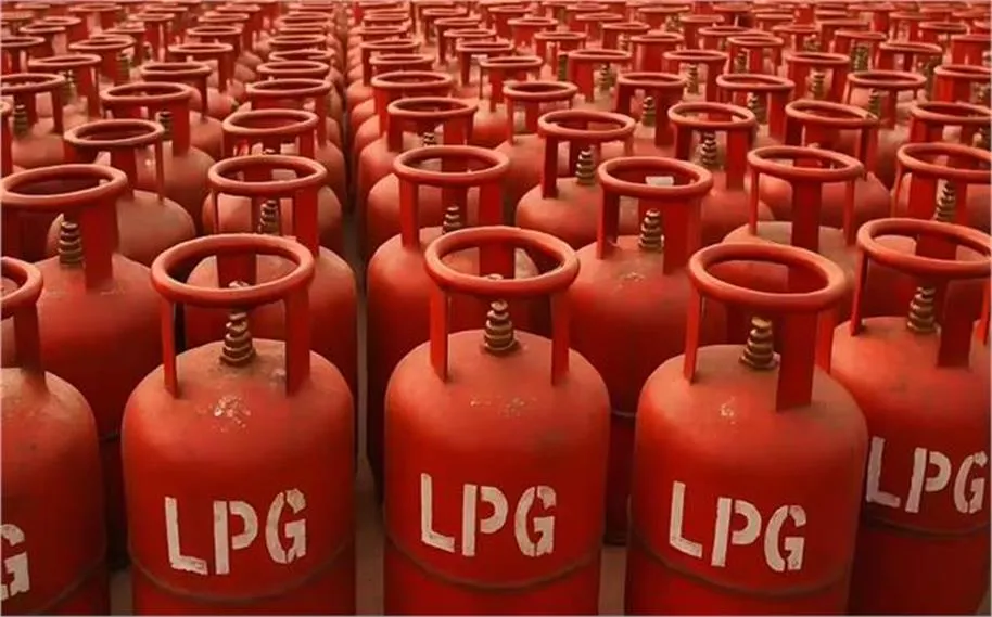 PNG Connection in Haryana: एलपीजी को छोड़कर पीएनजी अपना रहे लोग, गुरुग्राम में 1.25 लाख से ज्यादा परिवारों ने बदला विकल्प