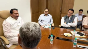 मध्य प्रदेश में मूंग खरीदी आंदोलन के बीच कृषि मंत्री ऐदल सिंह कंसाना ने की किसानों से मुलाकात, दिया शीघ्र समाधान का आश्वासन
