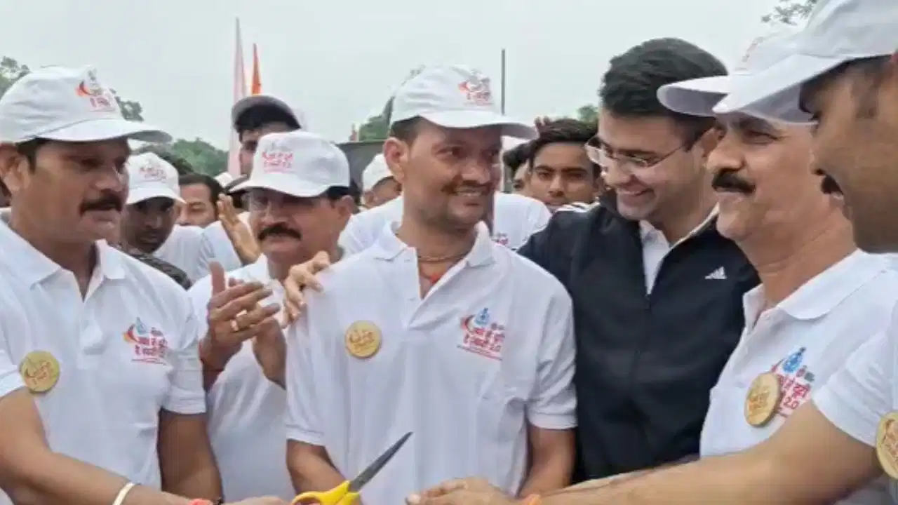 सिर में नक्सलियों की गोली फंसी होने के बाद भी रोज लगा रहे 10 KM दौड़, पढ़ें हॉक फोर्स के जांबाज शिवकुमार की शूरवीरता की कहानी