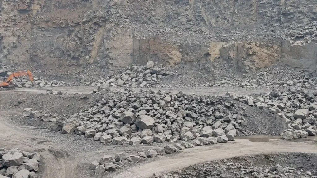 Bengaluru Quarry Accident: बेंगलुरु की पत्थर खदान में बड़ा हादसा, चट्टान गिरने से बिहार के 7 मजदूरों की मौत