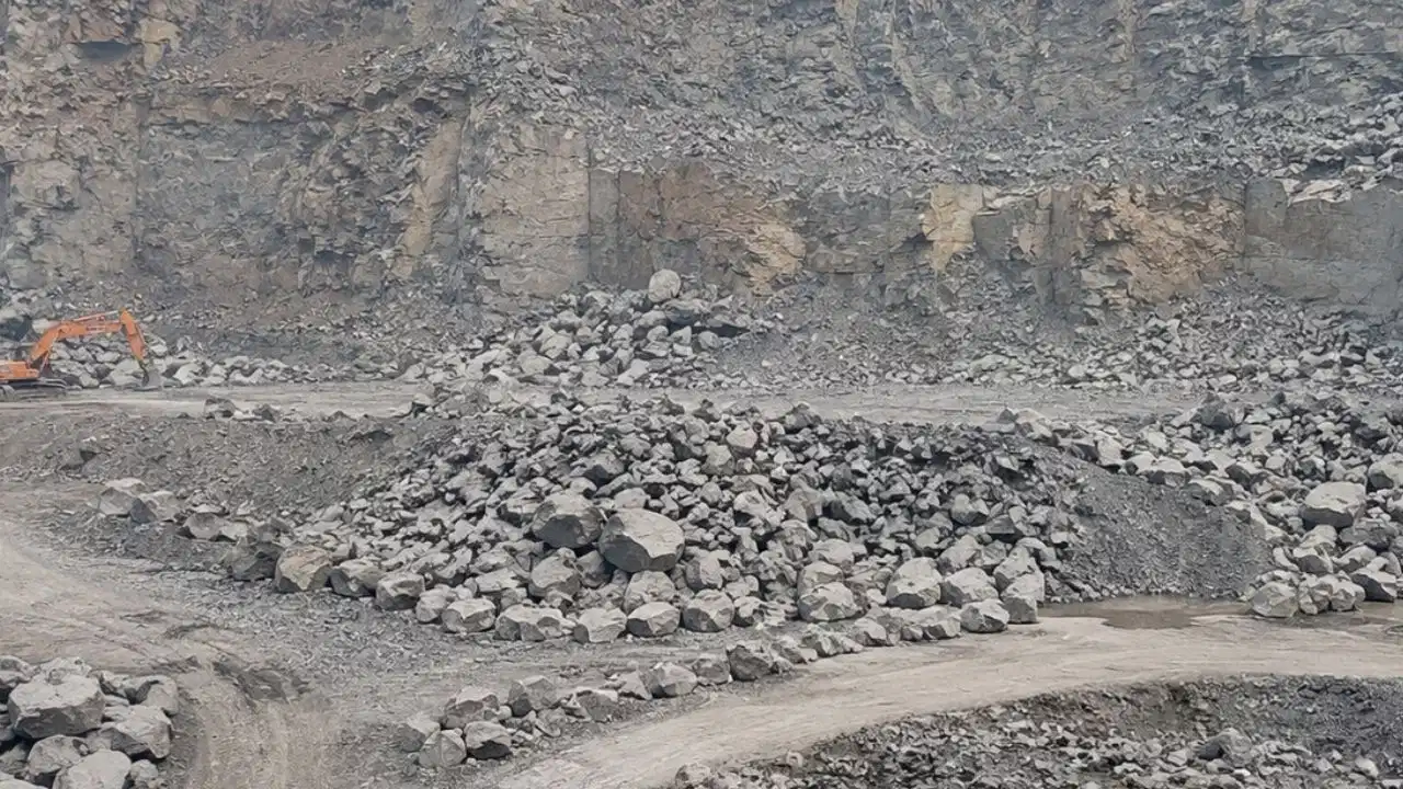 Bengaluru Quarry Accident: बेंगलुरु की पत्थर खदान में बड़ा हादसा, चट्टान गिरने से बिहार के 7 मजदूरों की मौत