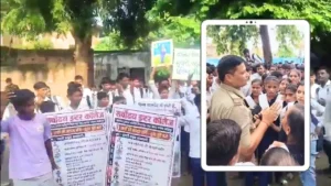 फतेहपुर के सर्वोदय इंटर कॉलेज में छात्रों का हंगामा! बिजली, शौचालय व पेयजल की मांग को लेकर सड़क पर उतरे विद्यार्थी