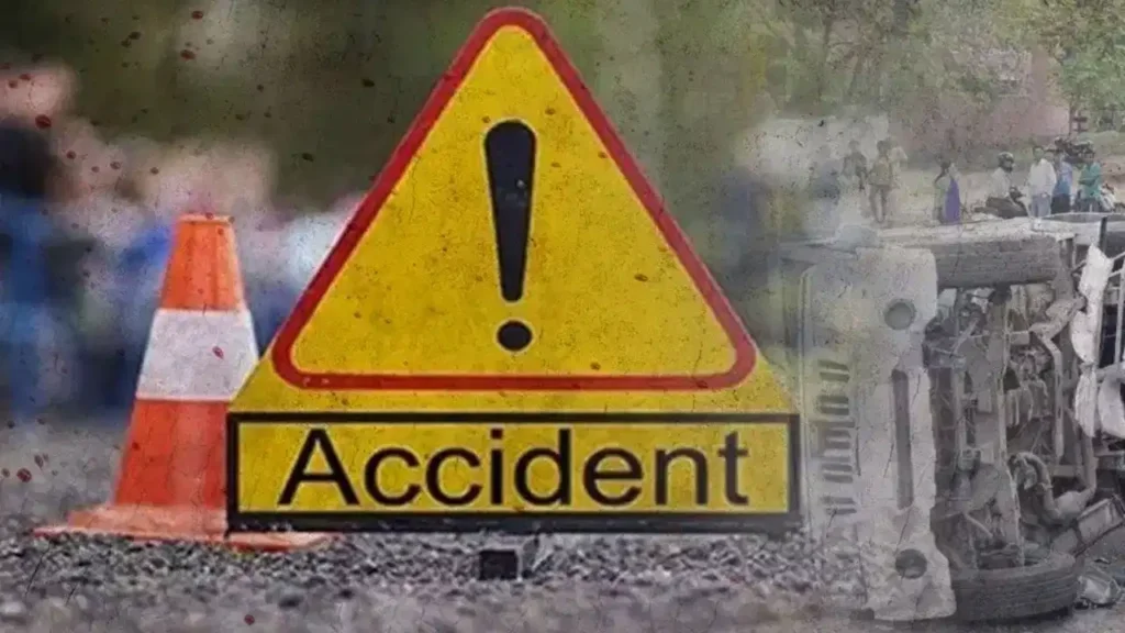 गाजियाबाद के निवाड़ी में भीषण सड़क हादसा, ट्रक और बोलेरो की आमने-सामने की टक्कर में 3 की मौत व कई घायल