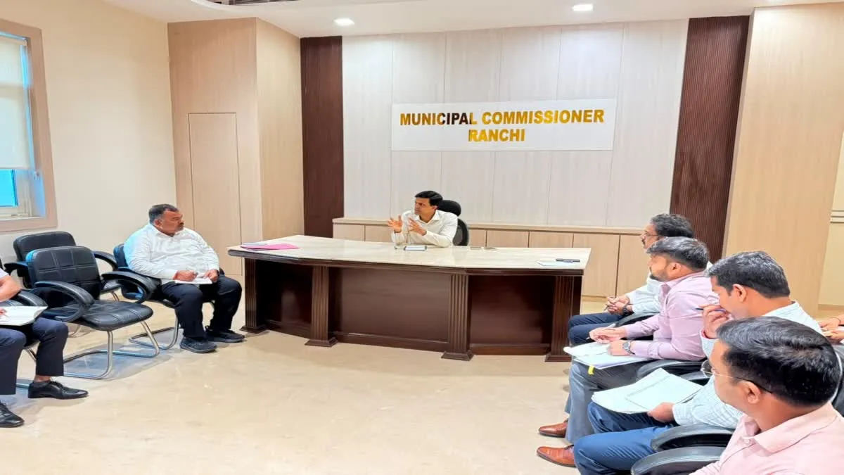 Ranchi News: सड़कों पर अवैध कब्जा करने वालों की खैर नहीं, नगर निगम की तीन विशेष टीमें करेंगी कार्रवाई