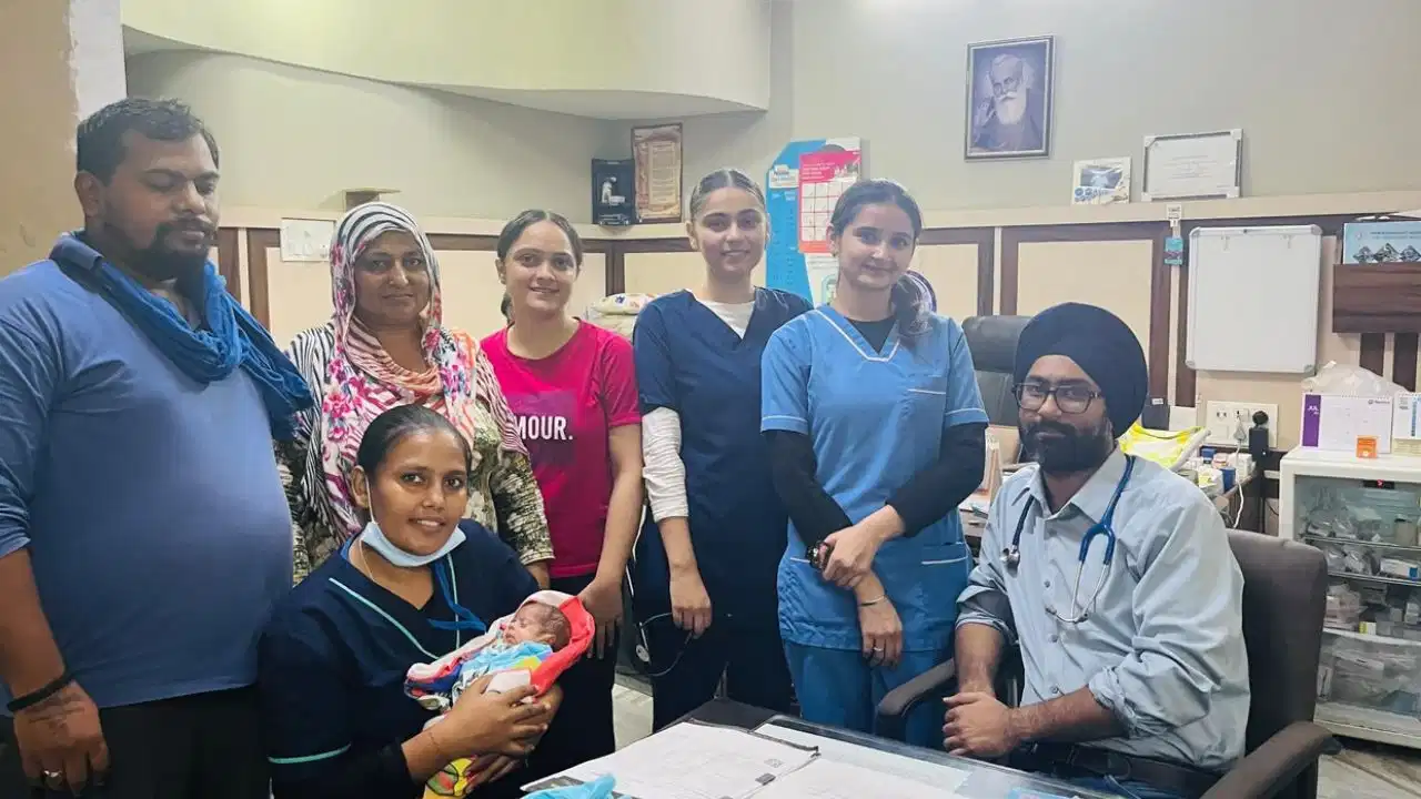 भगवंत मान सरकार की ‘मुख्यमंत्री सेहत योजना’ ने बचाई 700 ग्राम की मासूम की जान! नवांशहर में मिला ₹3 लाख का मुफ्त NICU इलाज