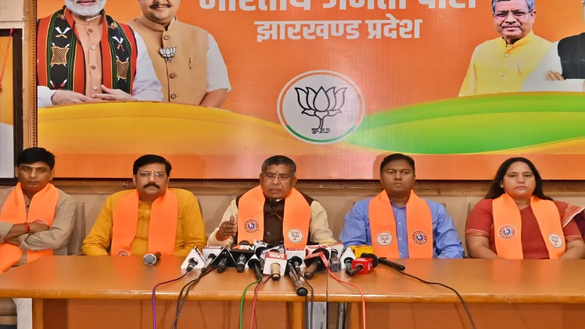 Jharkhand Politics: जमशेदपुर हत्याकांड पर गरमाई सियासत, आदित्य साहू बोले- निर्दोष को फंसाना बंद करे सरकार