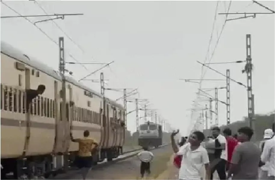 Rewari Rail Accident: चलती ट्रेन से अलग हुआ इंजन, श्रीगंगानगर पैसेंजर के साथ हुआ बड़ा हादसा टला