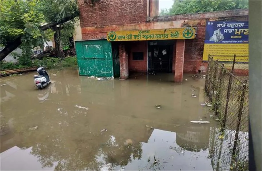 नूरपुरबेदी में बारिश ने मचाई तबाही! बंगाला बस्ती जलमग्न, ब्लॉक कृषि कार्यालय में 80 क्विंटल बीज और मशीनें बर्बाद