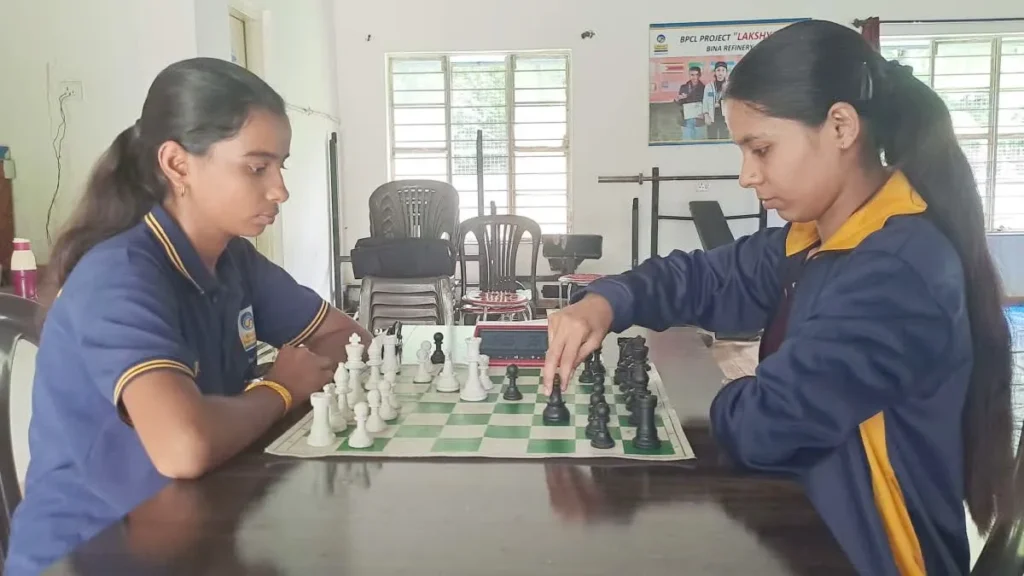 सागर की बेटी का कमाल! कभी मां को खेलते देख सीखा शतरंज, आज अंजलि चौरसिया बनीं नेशनल खिलाड़ी व सीनियर ऑर्बिटर