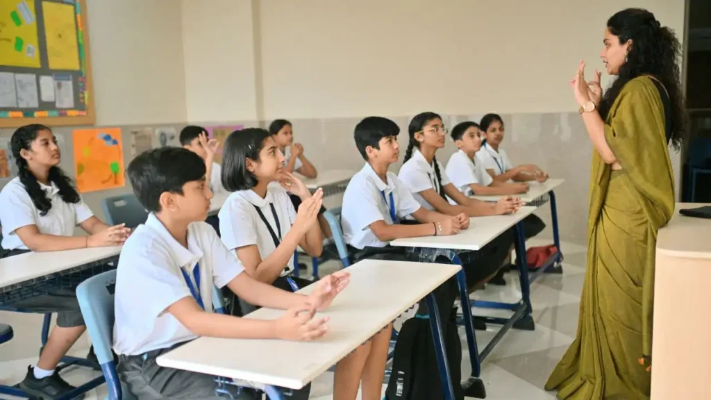 Delhi School Fee Rule: निजी स्कूलों को 15 जुलाई तक गठित करनी होगी फीस समिति, शिक्षा मंत्री आशीष सूद का निर्देश