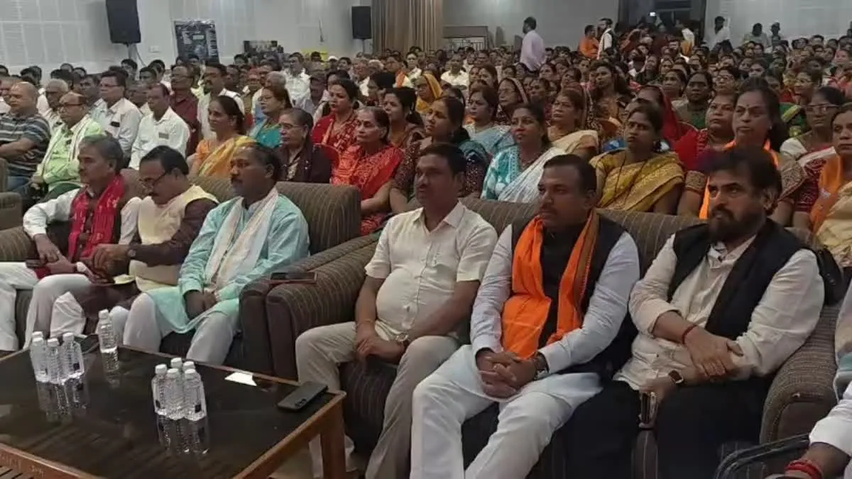 PM Modi Mann Ki Baat Bhilai News: भिलाई में पीएम मोदी की ‘मन की बात’ का सामूहिक श्रवण; संगठन महामंत्री पवन साय रहे मौजूद, PM ने की कोरबा की तारीफ