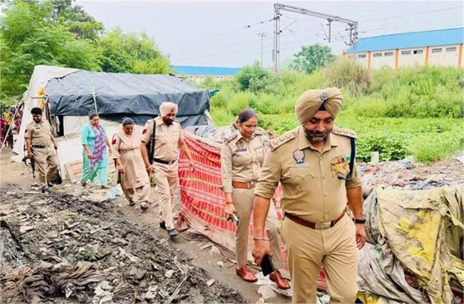 टांडा में नशा तस्करों पर पुलिस का बड़ा एक्शन! DSP दविंदर सिंह बाजवा की अगुवाई में चलाया गया ‘कासो’ सर्च ऑपरेशन