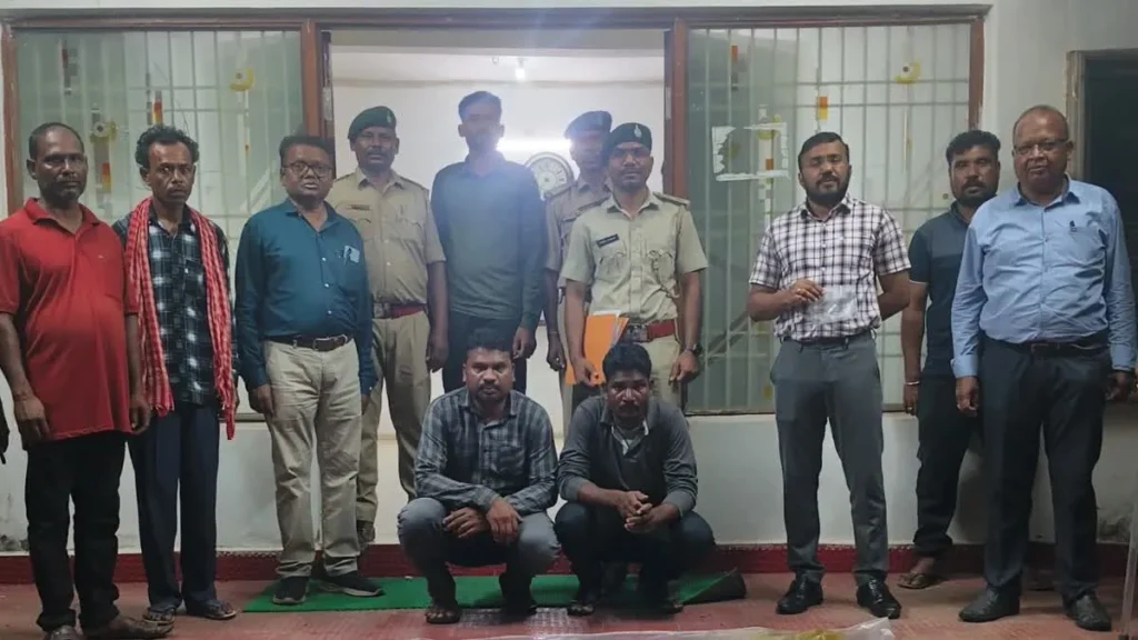 Kanker Crime News: बाघ की खाल के साथ 2 तस्कर गिरफ्तार, ‘ऑपरेशन सेफ पैसेज’ के तहत वन विभाग की बड़ी कार्रवाई