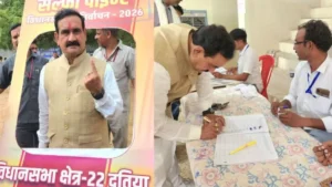 दतिया उपचुनाव में टिकट कटने के बाद नरोत्तम मिश्रा ने डाला वोट, बोले- “कमल खिलाने के लिए किया मतदान”