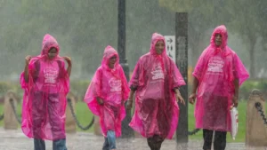 Weather Update: दिल्ली-यूपी सहित देश के कई राज्यों में भारी बारिश का अलर्ट, जानें आज कैसा रहेगा मौसम