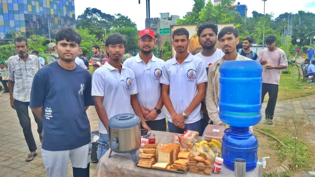 रांची: जयपाल सिंह मुंडा स्टेडियम में सीबीआई जांच की मांग पर अड़े छात्र, सामाजिक संगठनों ने संभाला भोजन का जिम्मा
