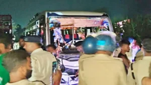 बेतिया में दिल दहला देने वाला हादसा: छठिहार में ऑर्केस्ट्रा देख रहे 18 लोगों को बस ने कुचला, 5 की मौत