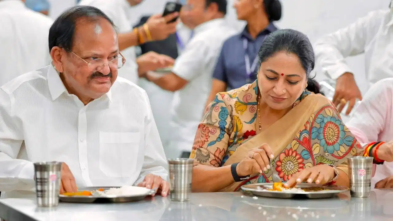 दिल्ली में पूरा हुआ 100 ‘अटल कैंटीन’ का संकल्प: DU मेट्रो स्टेशन से 25 नई कैंटीन शुरू, मात्र ₹5 में मिलेगा पौष्टिक भोजन