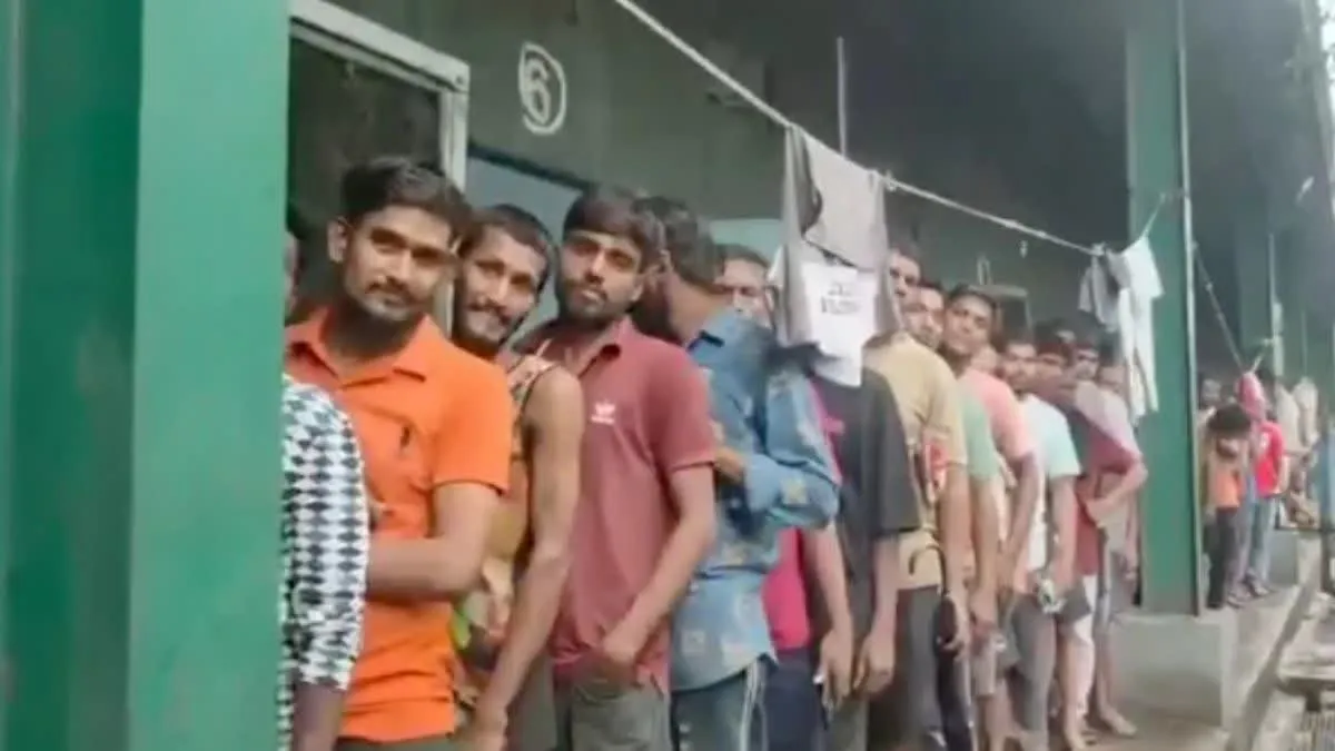 रायपुर में फैक्ट्रियों में पुलिस का बड़ा सर्च अभियान: सिलतरा-धरसींवा में श्रमिकों के दस्तावेजों और पहचान की सघन जांच