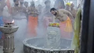 बाबा महाकाल की भस्म आरती कैसे होती है तैयार? जानें कपिला गाय के कंडे, अखंड धूनी और पौराणिक कथाओं का रहस्य