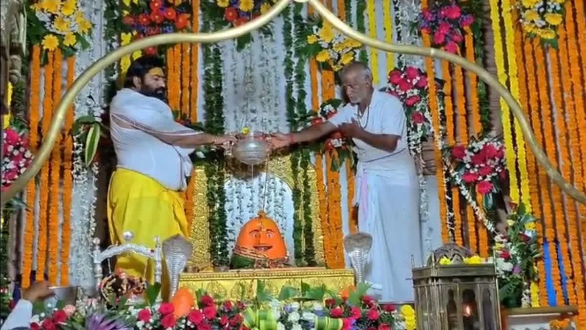 नागपंचमी पर आस्था का महासैलाब: नागलवाड़ी भिलट देव में 4 लाख भक्तों ने टेका मत्था; महाकाल पहुंचे क्रिकेटर उमेश यादव