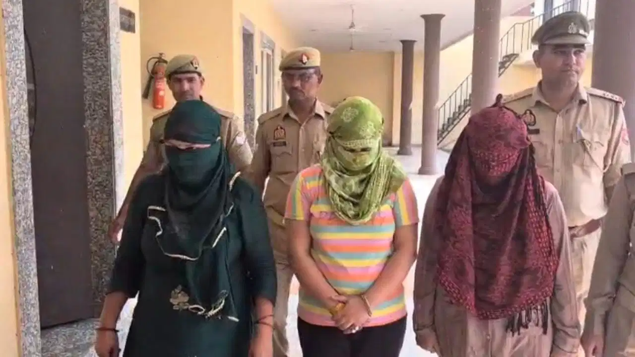 बरेली: नीली बत्ती वाली फर्जी महिला IAS का करोड़ों का जॉब स्कैम, फर्जी ज्वाइनिंग लेटर देकर करते थे ठगी; क्लर्क भी फंसा