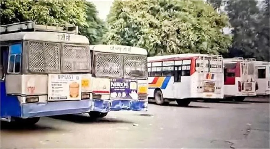 फगवाड़ा बस स्टैंड से रातों-रात बस ले उड़ा चोर: दूसरी गाड़ी का तोड़ा शीशा, पुलिस ने चंद घंटों में बरामद की बस