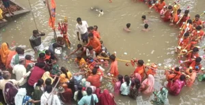 डोंगरिया घाट के जलेश्वर महादेव में उमड़ा शिवभक्तों का जनसैलाब: फोंक नदी में 50 फीट गहराई में स्थापित हैं स्वयंभू शिवलिंग