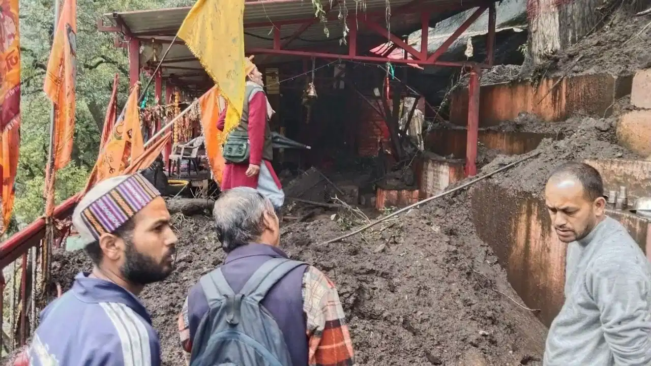 पंचकेदार कल्पेश्वर महादेव मंदिर में भारी बारिश से तबाही: मलबे से पटा परिसर, हवन कुंड और सुरक्षा दीवार क्षतिग्रस्त