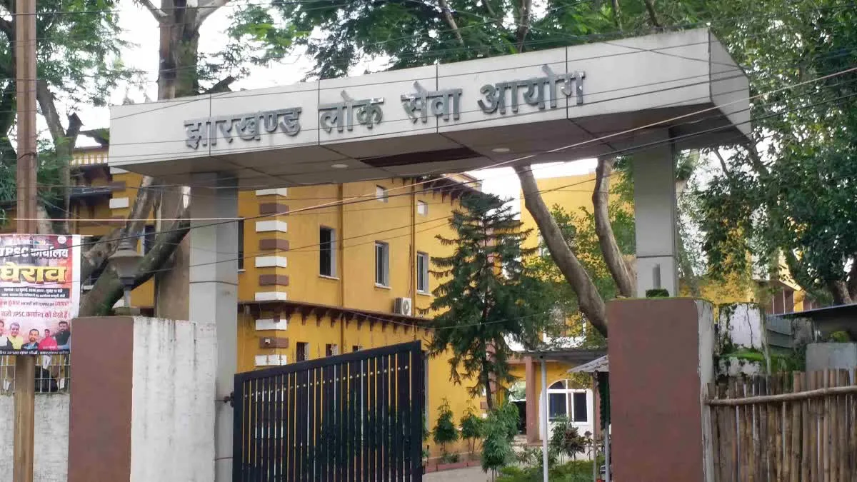 झारखंड 14th JPSC विवाद: परीक्षा रद्द करने और CBI जांच की मांग पर अड़े छात्र, CID की दबिश तेज; जानें पूरी अपडेट